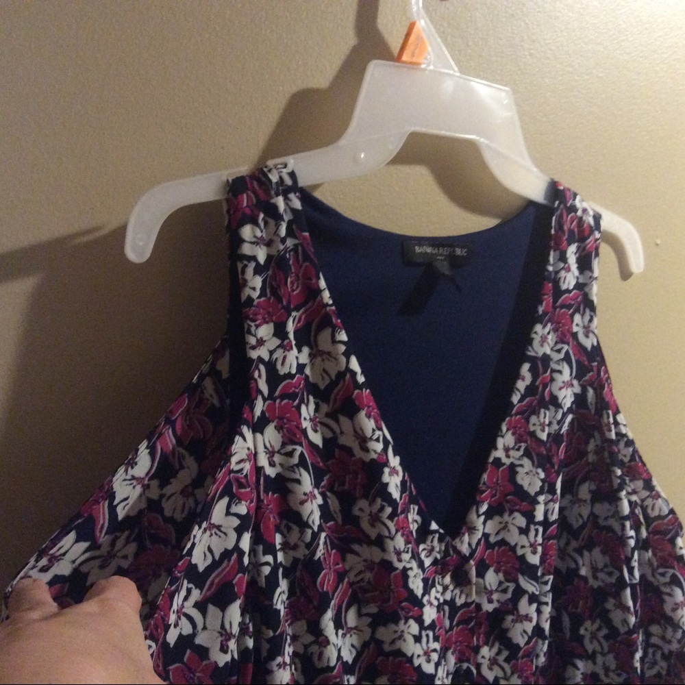❤️3/$15❤️ Banana Republic Cold Shoulder Dress - Picture 8 of 14